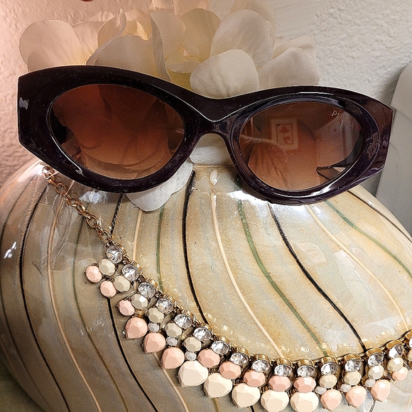 ✅PRADA🎶 🌹🌹 RARE COLOR COMBO, SUNGLASSES 😎 - Picture 2 of 7